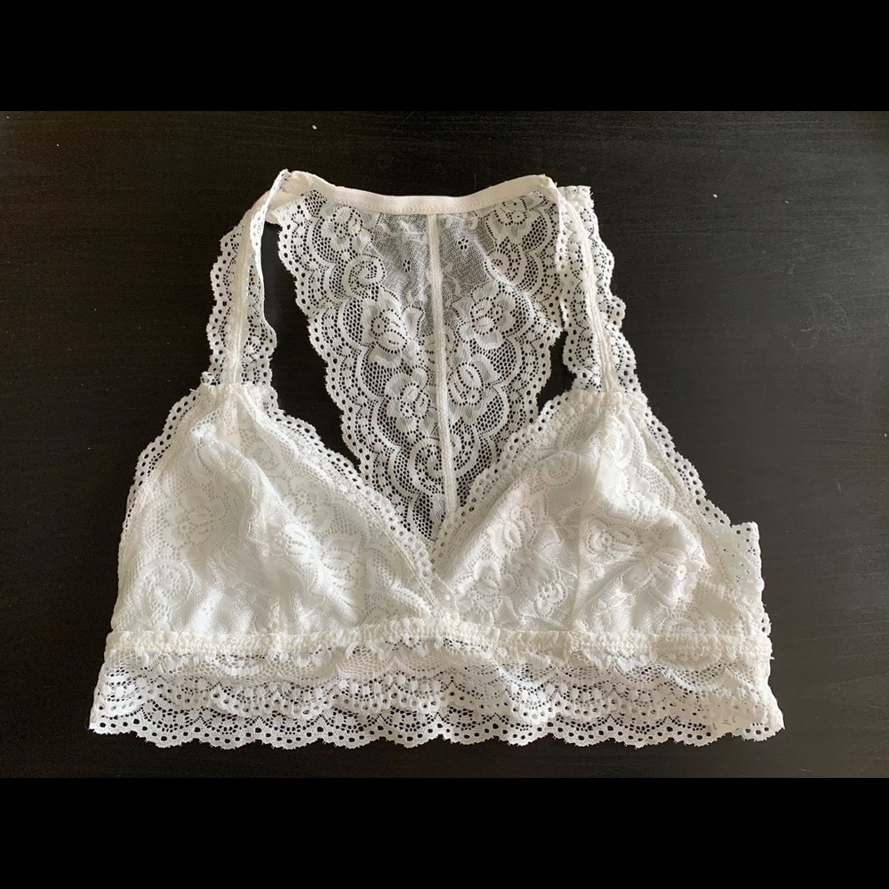 Francesca’s ivory racerback lace bralette - size M